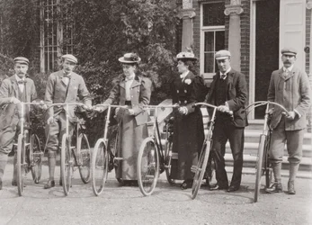 Groep Edwardiaanse fietsers, begin 1900